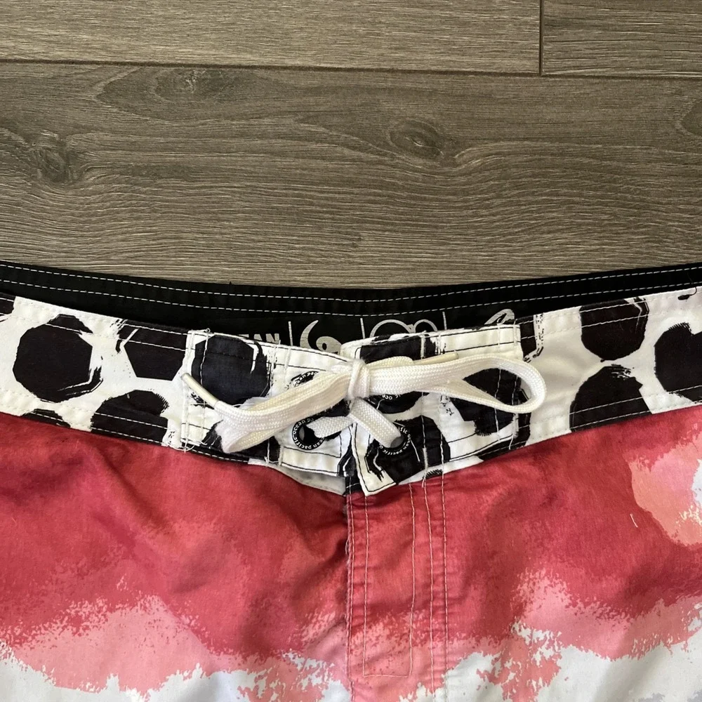 OP Ocean Pacific Boardshorts Mens Sz 40 Red White Blue Stripes